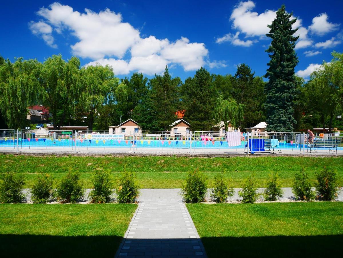 Camping Roznov Rožnov pod Radhoštěm Exteriör bild