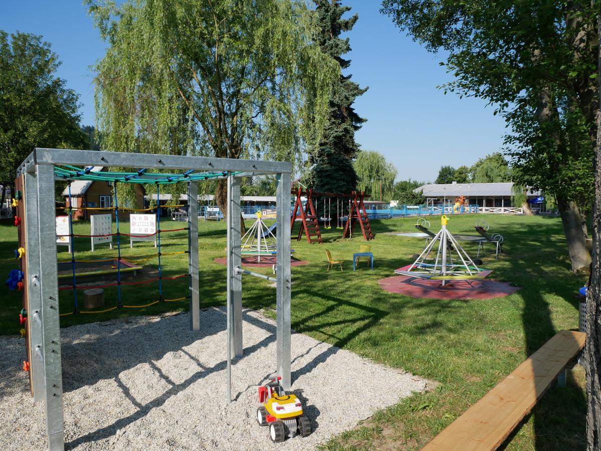 Camping Roznov Rožnov pod Radhoštěm Exteriör bild