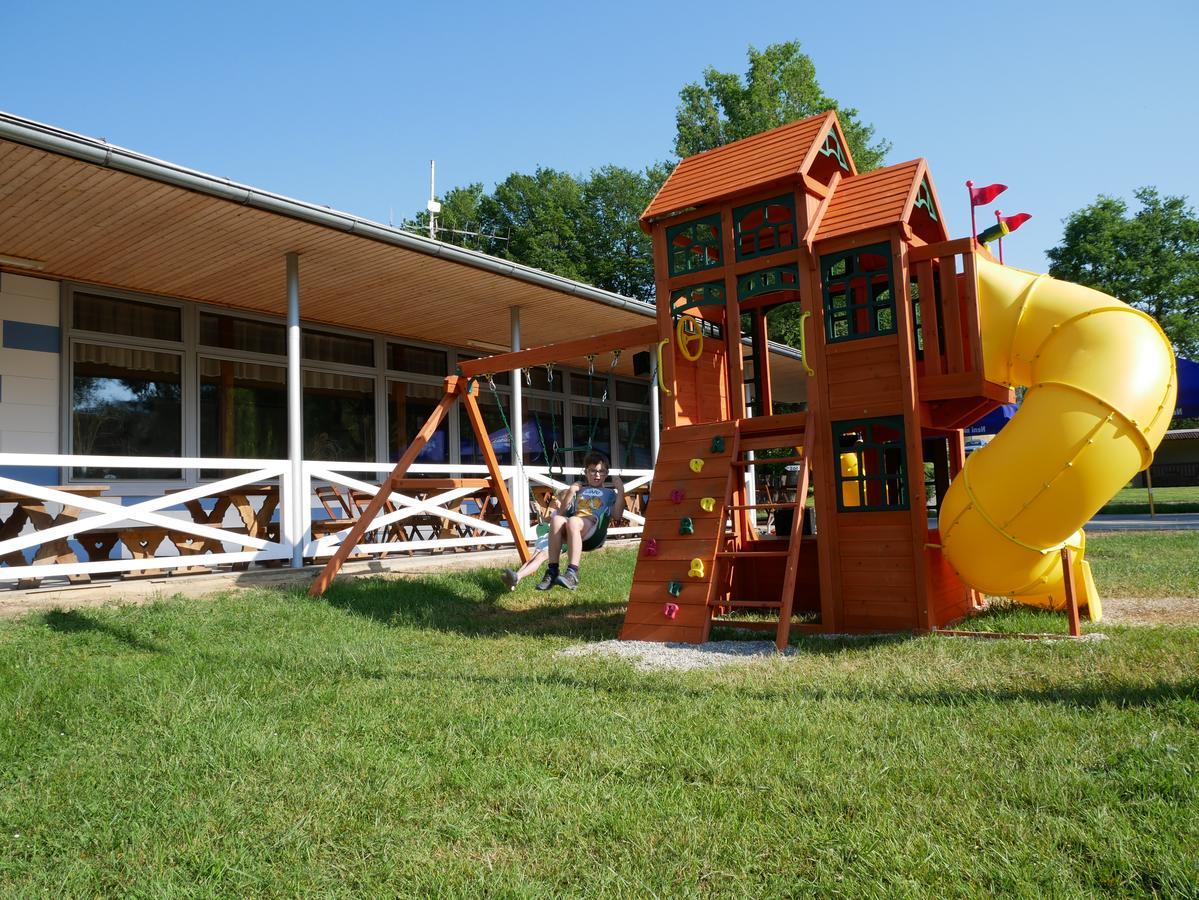 Camping Roznov Rožnov pod Radhoštěm Exteriör bild