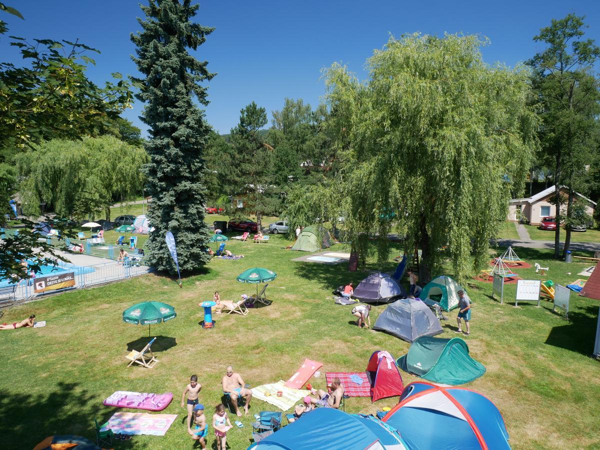 Camping Roznov Rožnov pod Radhoštěm Exteriör bild